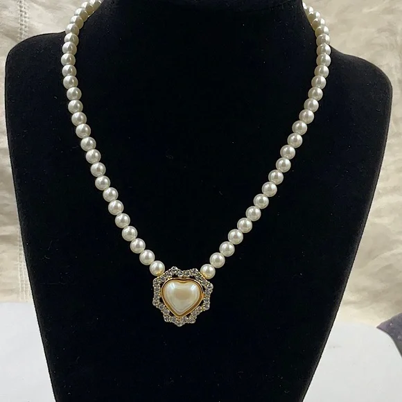 Vtg. Richelieu 16” White Pearl Necklace W2” Ext. With Pearl Heart Center - Picture 1 of 7